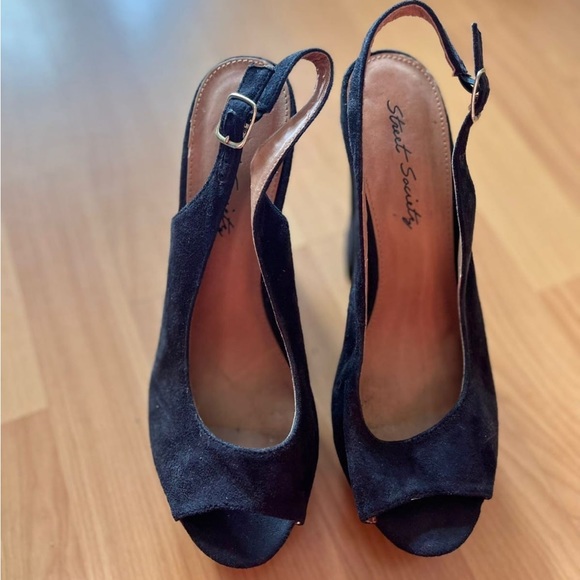 Black SECRET SOCIETY pumps - Picture 1 of 3